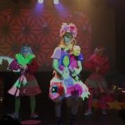 Kyary Pamyu Pamyu Front Row Ninjari Bang Bang World Tour 2014