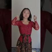 Gadis Viral Kebaya Merah