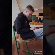 Заходит Петушара Такой Мачо