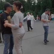 Дарите Женщинам Цветы Танцы В Парке Горького Харьков Май 2021